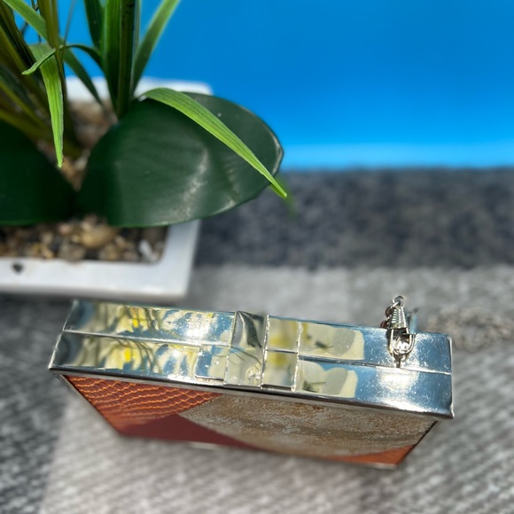 ❤️ Halston Heritage clutch handbag ❤️ - Picture 5 of 5